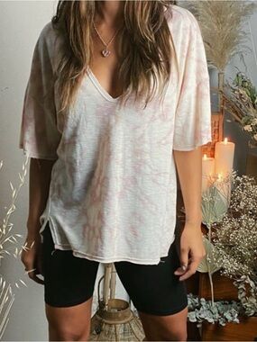 Honey Belle Pink Cream Tie-Dye V-Neck Short Sleeve Tee